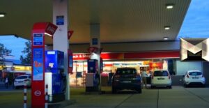 أسعار الوقود في الإمارات| أغسطس 2021 شامل سعر البنزين والديزل والغاز