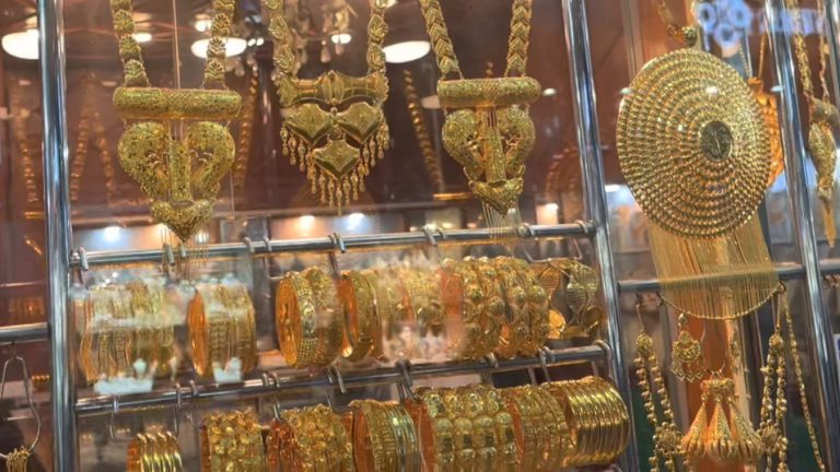 Read more about the article سعر الذهب اليوم في الكويت عيار 21| المشغولات بيعاً وشراءً بعد اشتعال الأسعار.. الاثنين 26-1-2026
