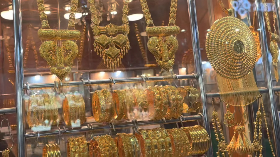 Read more about the article سعر الذهب اليوم في الكويت عيار 21| المشغولات بيعاً وشراءً بعد اشتعال الأسعار.. الاثنين 26-1-2026